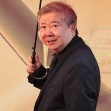 文雋亮相金雞百花影節(jié)紅毯 深色西裝穩(wěn)重內(nèi)斂