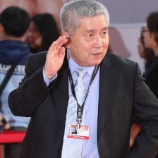 釜山電影節(jié)開幕眾明星云集 林權(quán)澤現(xiàn)身微笑致意