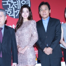 《化妆，火葬》釜山影节首映 林权泽导演转变风格