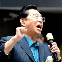 李双江自儿子入狱后首现身 放声歌唱慷慨激昂