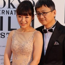 俞白眉、代樂樂夫妻檔現(xiàn)身 夫唱婦隨大秀恩愛