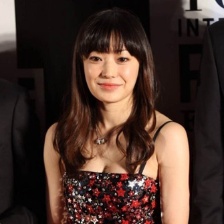 《超能陸戰(zhàn)隊》主創(chuàng)現(xiàn)身 菅野美穗擠胸Baymax賣萌