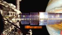 《木卫二报告》片段 卫星表面特写衬托宇宙浩瀚