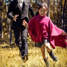 小妮子長大了！田亮森碟金秋拍寫真大手牽小手