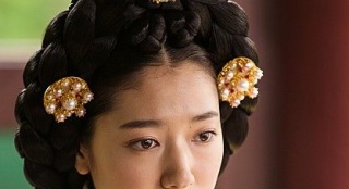 《尚衣院》曝劇照 樸信惠飾演王妃衣著古典華美
