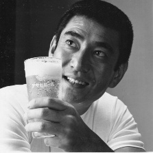 高倉健因病去世享年83歲 回顧一代偶像昔日風采