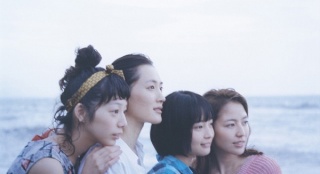 绫濑遥《海街》首曝剧照 "四姐妹"清新素颜微笑