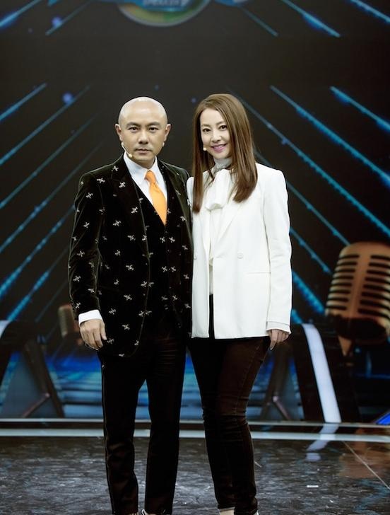 张卫健"暖男小叔"搭配张茜"气质熟女"的完善连络让网友们年夜喊又置信