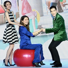 郭采洁《一路惊喜》变身恨嫁女 隔空向男友喊话