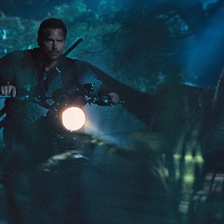 《侏罗纪世界》新剧照 “星爵”率恐龙丛林狂奔