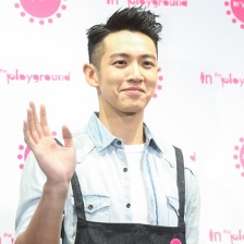 柯震東復(fù)出坦言想繼續(xù)演戲 扮暖男露乖巧笑容