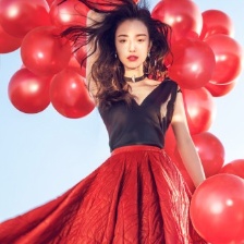 倪妮裸妝大片自然素凈 面容清新紅裙似焰迎新年