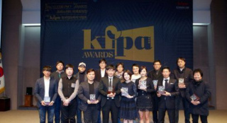 韓國制作人協(xié)會獎頒獎 薛景求沈恩敬成影帝影后