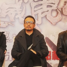 《智取威虎山》主创赴成都 张涵予梁家辉现身