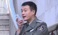 佟大為變保安圓笑星夢 手機不離手搖一搖尋覓真愛