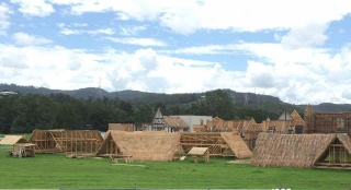 《加勒比海盗5》首曝片场照 古风小镇景色宜人