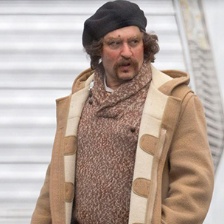 《瑜伽妹斗罗》曝片场照 德普造型颠覆认不出