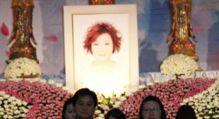 Makiyo媽媽遺體告別 小S蔡康永等藝人現(xiàn)身悼念