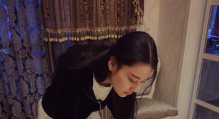 張馨予執(zhí)筆畫國(guó)畫展才女情懷 曬作品獲網(wǎng)友稱贊