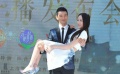 黄晓明新戏变身霸道总裁 卖萌耍宝玩儿美人抱