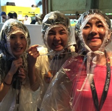 SHE合体变萌少女 游乐园坐过山车尖叫花容失色