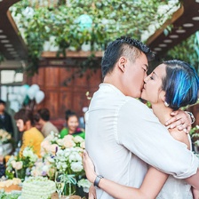 內(nèi)地演員高曙光求婚成功 與未婚妻現(xiàn)場幸福擁吻