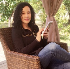 刘晓庆晒泡面头照自称是素颜 网友吐槽：哪素颜