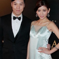 众美女主持人悉数亮相 淡雅水蓝低胸裙性感高贵