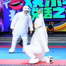 《咱们结婚吧》主创化身"大白" 李晨郑恺暖化人