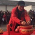 《長城》正式開機(jī) 張藝謀紅衣祭拜眾老外圍觀