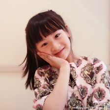 森碟七歲生日俏皮九連拍 甜美笑容激萌惹人愛