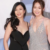 吴孟达携吴家丽亮相露笑容 蔡洁银色透视装吸睛