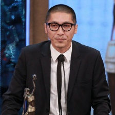 李光耀憑《暴瘋語》獲最佳新晉導(dǎo)演 登臺發(fā)表感言