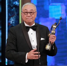 《竊聽(tīng)風(fēng)云3》曾江獲最佳男配 劉青云握手祝福