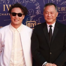 杜琪峰攜《華麗上班族》亮相 陳奕迅變身表情帝