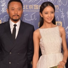 《智取威虎山》徐克与张涵予亮相 佟丽娅女神范