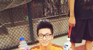 白巖松18歲獨子近照曝光 長相英挺俊朗氣質(zhì)陽光