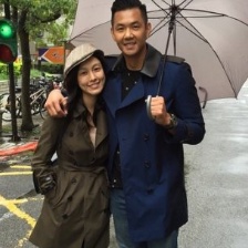 黑人范瑋琪慶結(jié)婚4周年 曬雨中撐傘照恩愛依舊