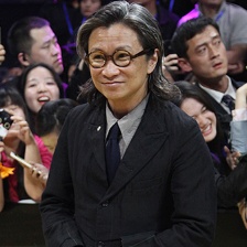 陳可辛穿跑鞋亮相紅毯 新作品關(guān)注“中國(guó)大媽”