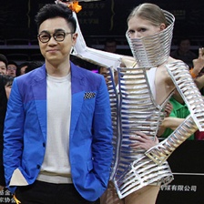 《不可思异》剧组现身 小沈阳大鹏被美女环绕