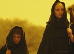 《爱与黑暗的故事》首曝片段 波特曼携子穿行沙漠