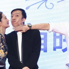 吴镇宇《土豪520》偷亲姚星彤 称不靠婚礼赚钱
