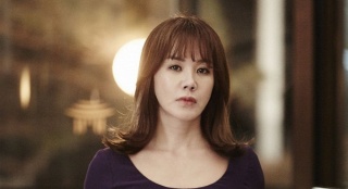 《Miss Wife》曝嚴正化劇照 展現(xiàn)180度形象顛覆