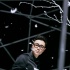 《煎饼侠》曝《恐高的鸟》MV 大鹏囚身鸟笼献唱