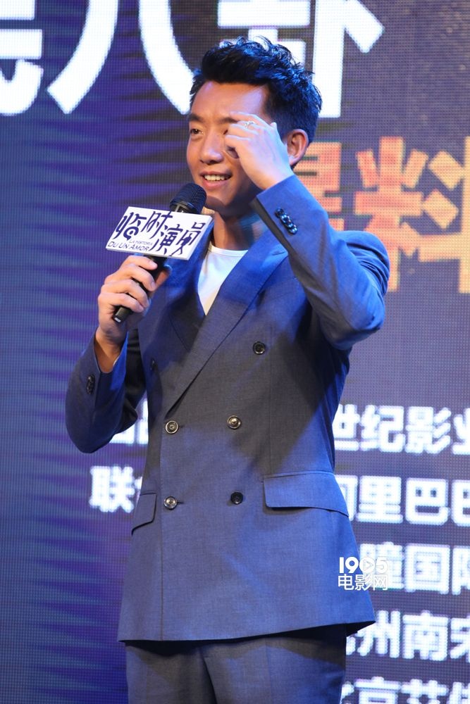 《临时演员》聚焦八卦偷拍 郑恺扮屌丝卖萌耍贱_华语制造_图集_电影网