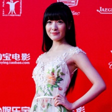 《六世古宅》徐嬌亮相紅毯 少女初長成青春秀麗