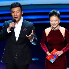 演员胡军转行当主持人 首次挑大梁自称很紧张
