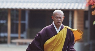 伊藤淳史新片扮光頭和尚 首支預(yù)告片明星云集