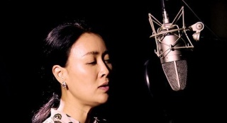 開心麻花《夏洛特?zé)馈穼⑸嫌?那英獻聲主題曲