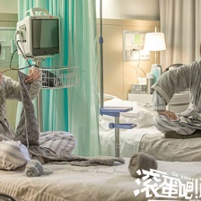 《滾蛋吧！腫瘤君》新劇照 白百何為吳彥祖織圍巾